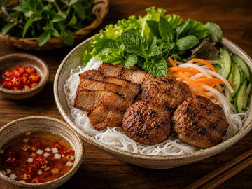 Bun cha med risnudler og urter
